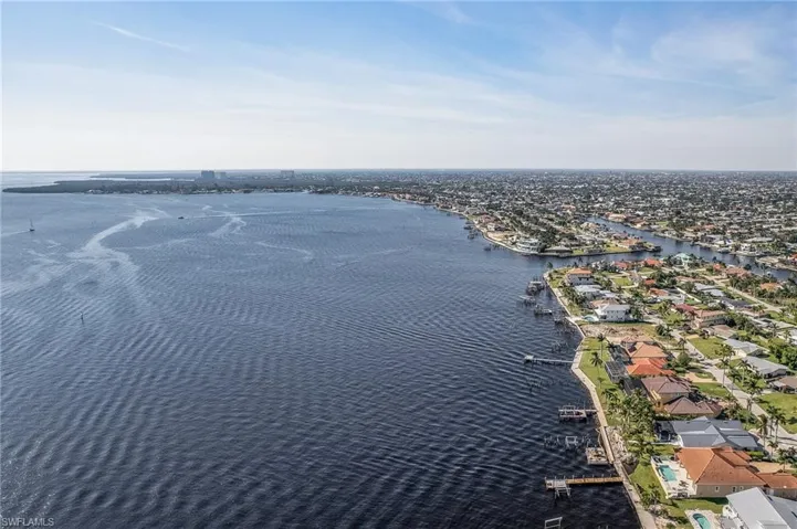 1036 Dolphin DR, CAPE CORAL FL 33904