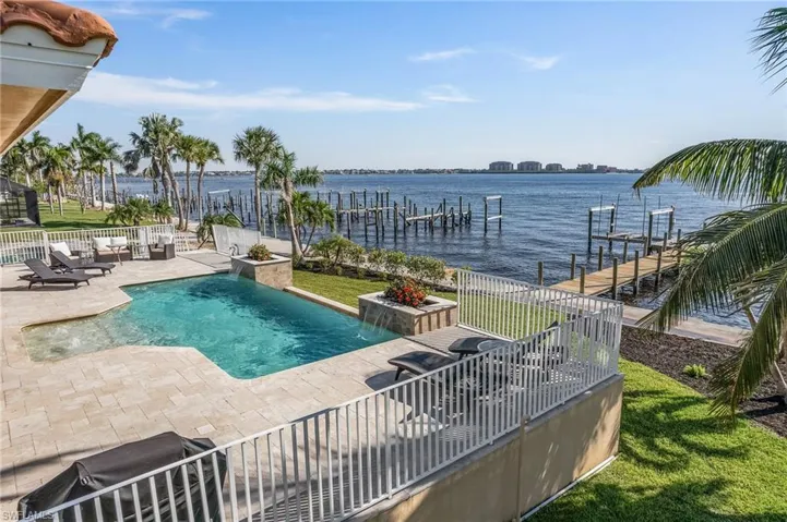 1036 Dolphin DR, CAPE CORAL FL 33904