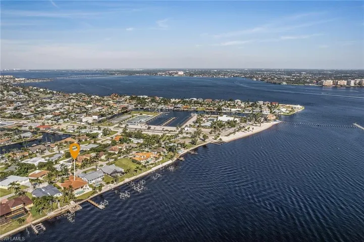 1036 Dolphin DR, CAPE CORAL FL 33904