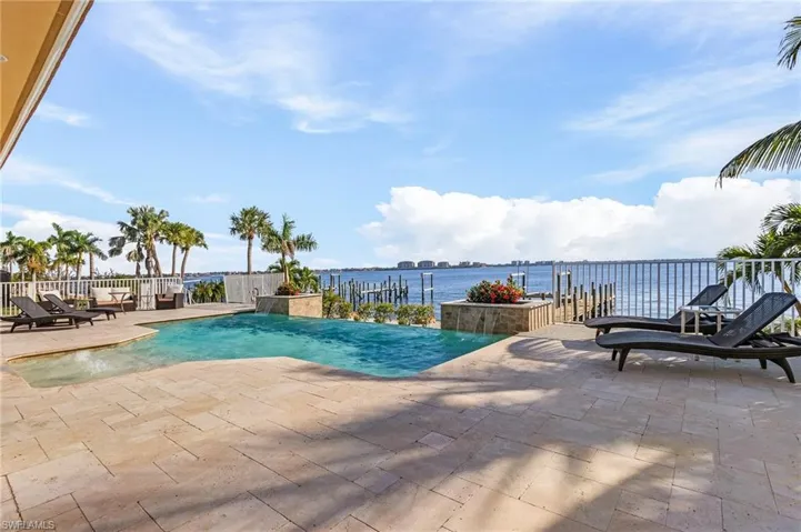 1036 Dolphin DR, CAPE CORAL FL 33904