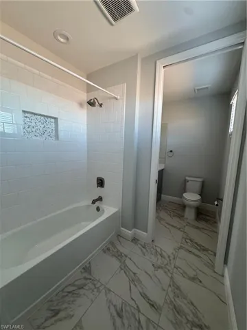 Shared Tub area for Bath#4 (upstairs)