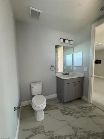 Bathroom#4 (upstairs)