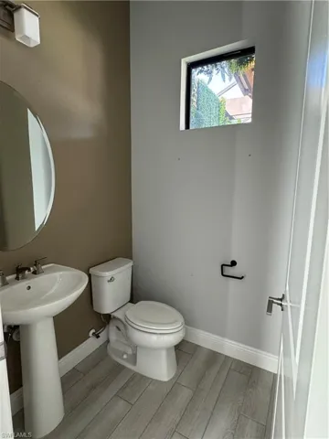 Pool 1/2 Bathroom