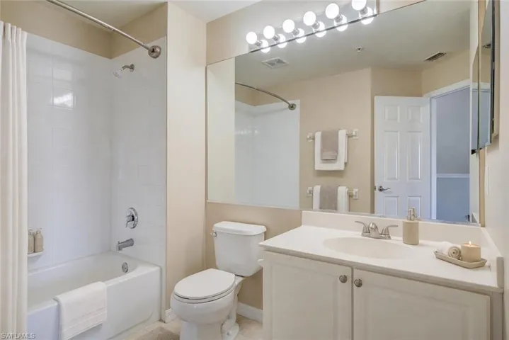 904 Hampton Cir 94, Naples, Florida 34105