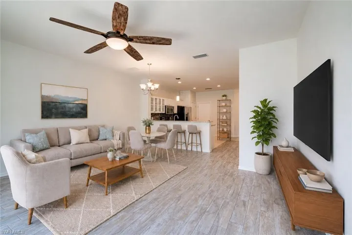 904 Hampton Cir 94, Naples, Florida 34105