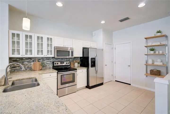 904 Hampton Cir 94, Naples, Florida 34105