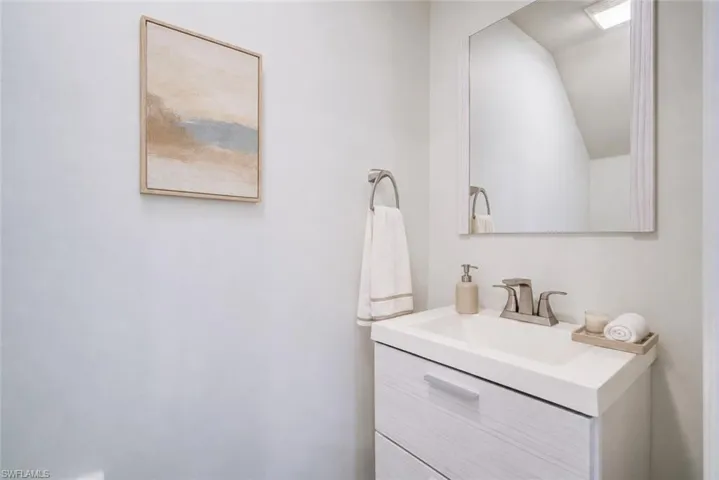 904 Hampton Cir 94, Naples, Florida 34105