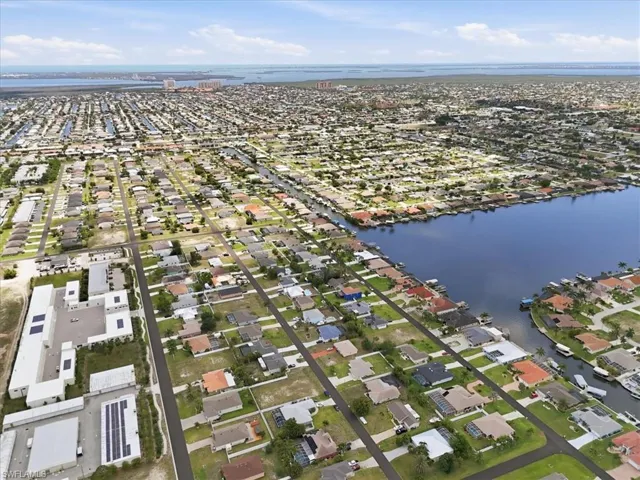 4215 Sw 9th Pl, Cape Coral, Florida 33914