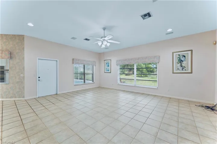 Unfurnished room with light tile patterned flooring and ceiling fan