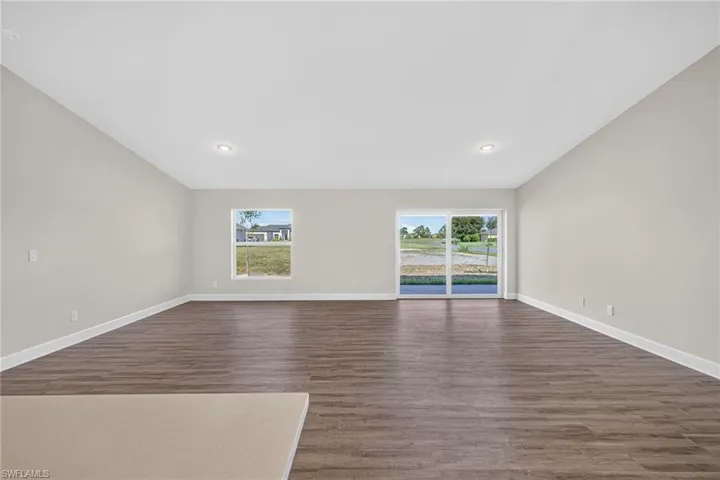424 Nw 17th Pl, Cape Coral, Florida 33993