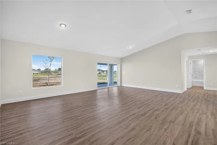 424 Nw 17th Pl, Cape Coral, Florida 33993