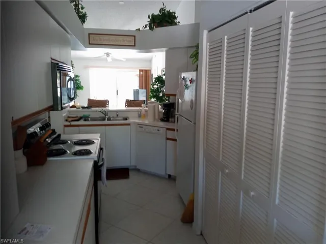 185 Grand Oaks Way R-206, Naples, Florida 34110