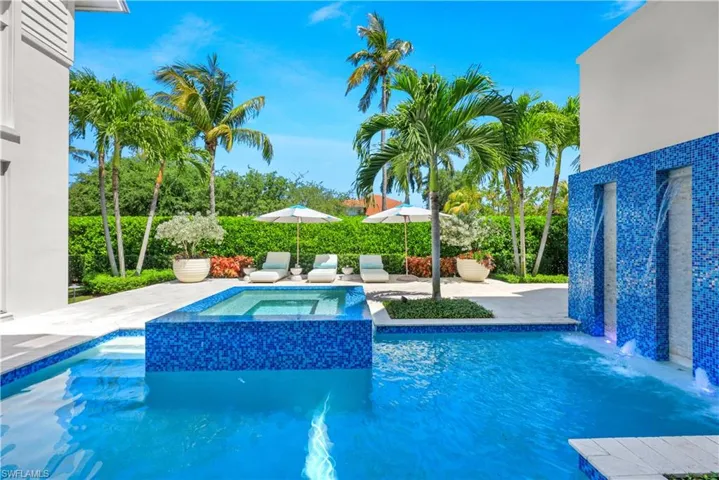 The perfect blend of charm and sophistication, this home is ideally located in the heart of 3rd St, 5th Ave, the Beach, Boat Docks, and Cambier Park!