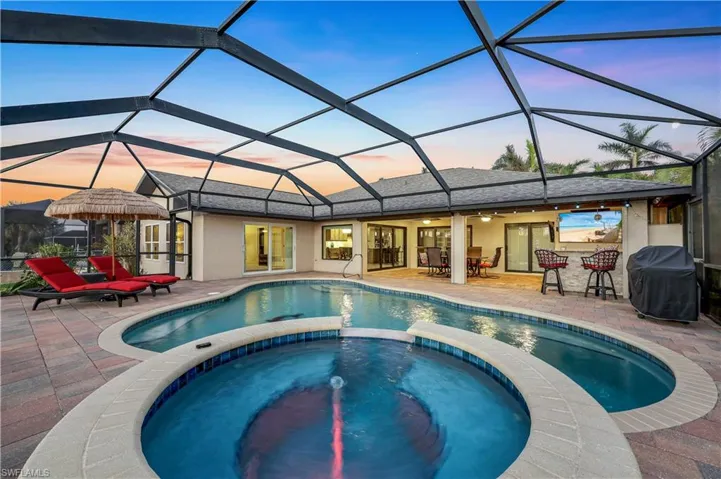 Screened pool and hot tub area