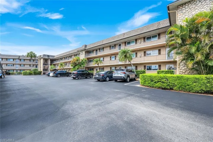 5419 5419 Rattlesnake Hamm Rd 105f, Naples, Florida 34113