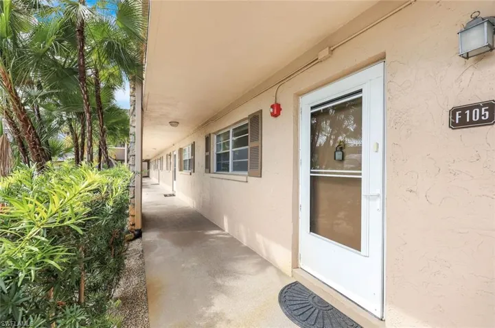 5419 5419 Rattlesnake Hamm Rd 105f, Naples, Florida 34113
