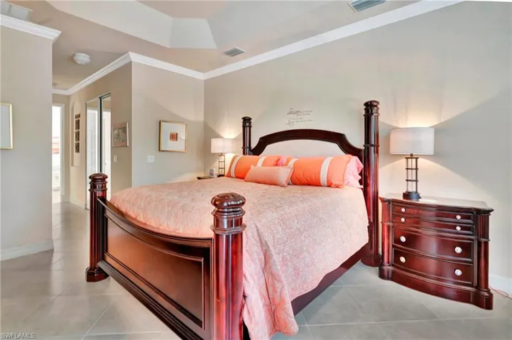 6701  Marbella  LN, Naples, FL 34105