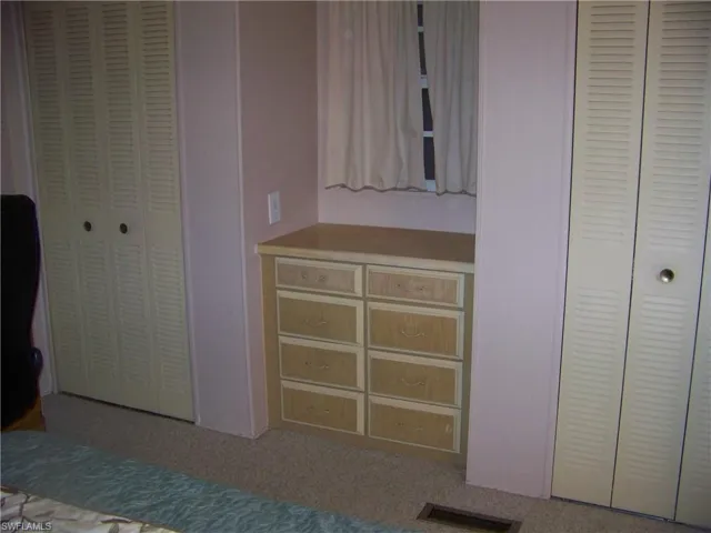 His/her closets w/built in drawers