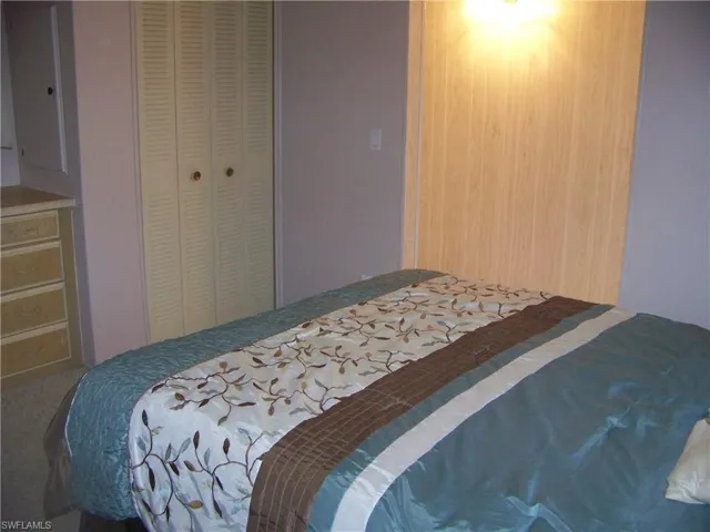 Light in background, small BONUS room!