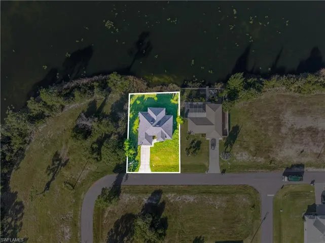 View of subject property featuring property parcel outlined