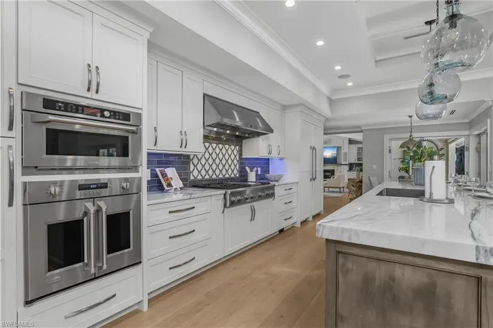 720 Shadow Lake Ln, Naples, Florida 34108