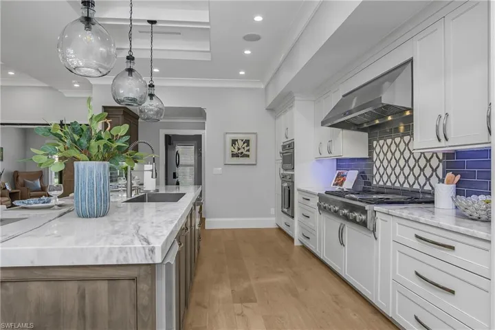 720 Shadow Lake Ln, Naples, Florida 34108