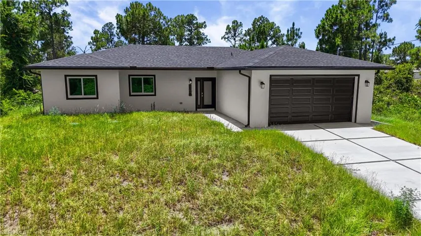 1142 Dutchess St E, Lehigh Acres, Florida 33974