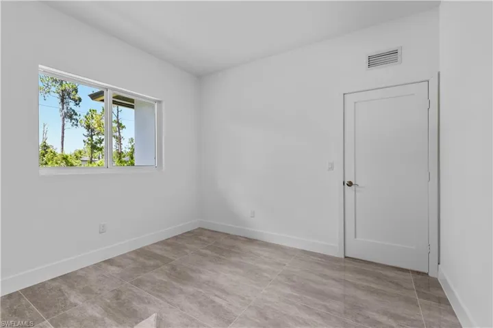 1142 Dutchess St E, Lehigh Acres, Florida 33974