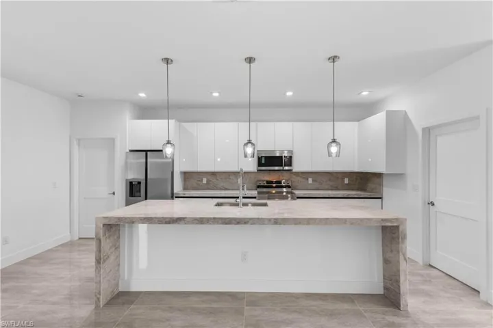 1142 Dutchess St E, Lehigh Acres, Florida 33974