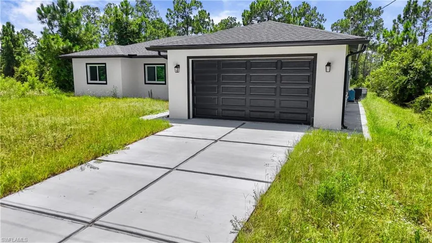 1142 Dutchess St E, Lehigh Acres, Florida 33974
