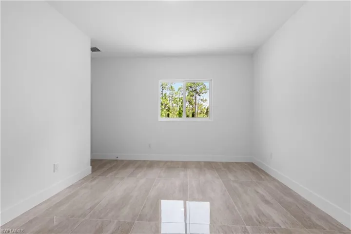 1142 Dutchess St E, Lehigh Acres, Florida 33974