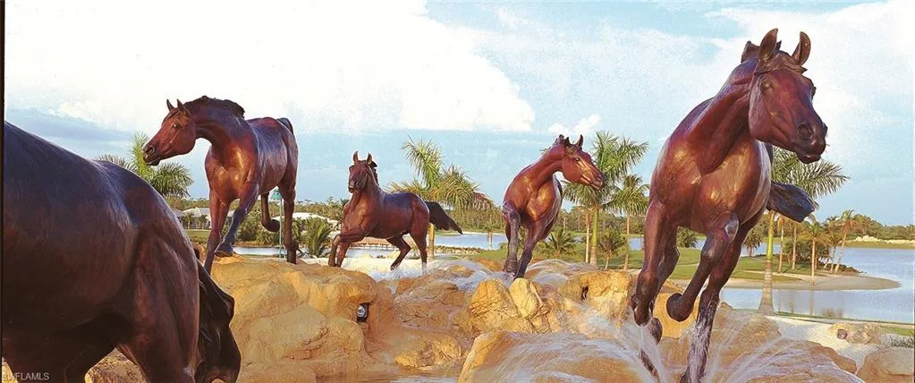 Lely Resort Entryway