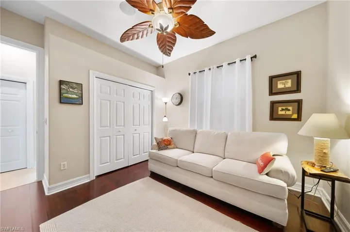 Guest bedroom/den with pull out sofa