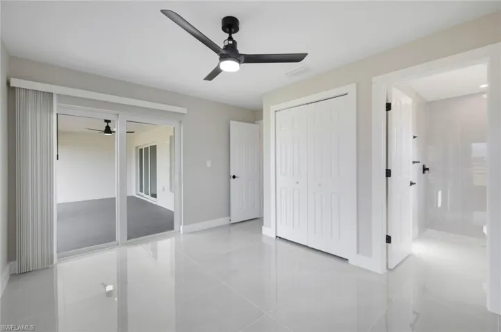 optional second owner's suite with private bath and lanai access/segundo dormitorio principal con bano privado y acceso a la terraza