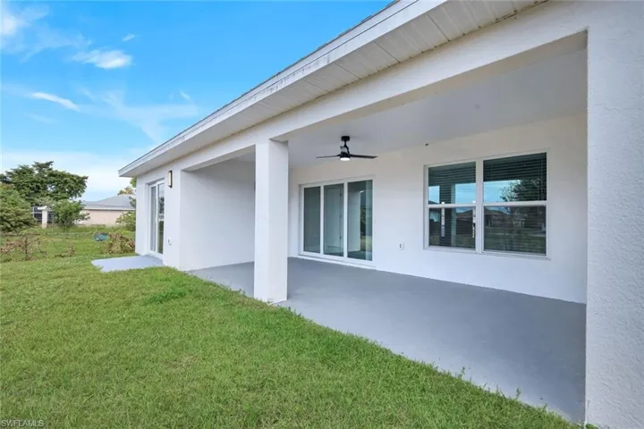 large lanai with views of the yard/lanai grande con vistas al jardin