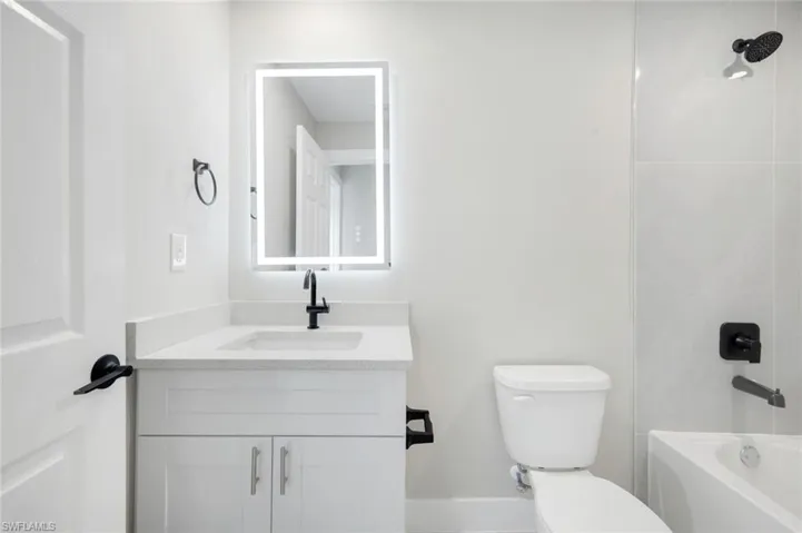third guest bathroom/tercer bano de invitados