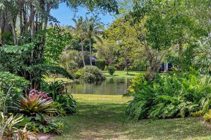 1347  Solana  RD, Naples, FL 34103