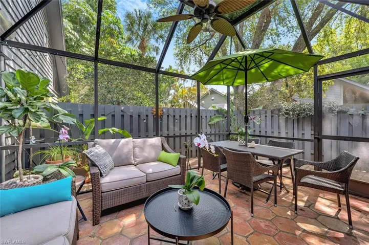 1347  Solana  RD, Naples, FL 34103