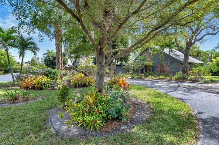 1347  Solana  RD, Naples, FL 34103