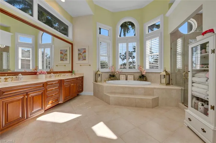 Large and bright primary bathroom