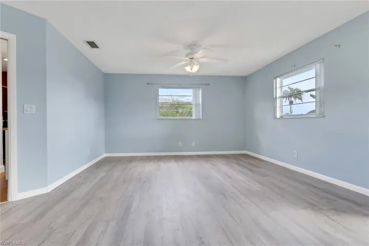 Unfurnished room with light wood-type flooring and a ceiling fan
