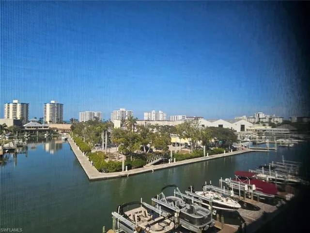 Gorgeous views with intersecting canals