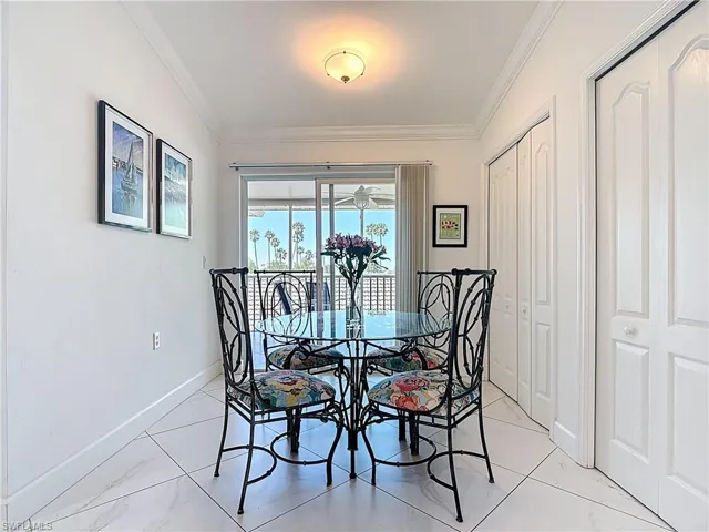 BREAKFAST ROOM-NOOK WITH SLIDING DOOR TO FRONT ENCLOSED LANAI