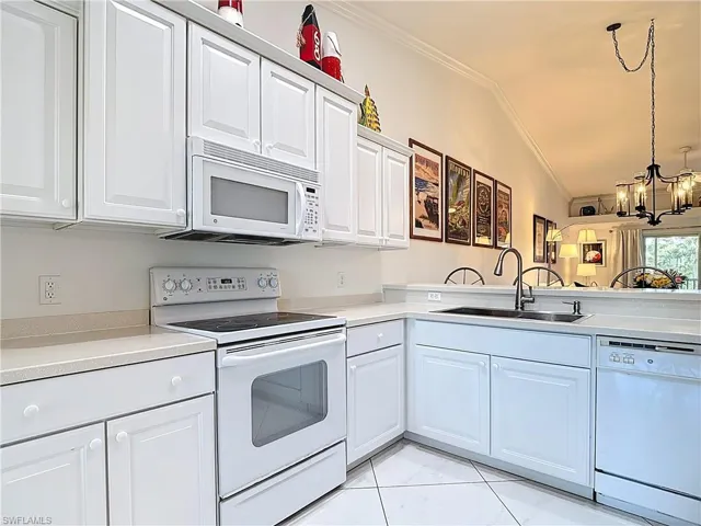 KITCHEN  W WHITE APPLIANCES