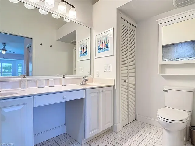 MASTER SHOWE W BUILT-IN CLOSET