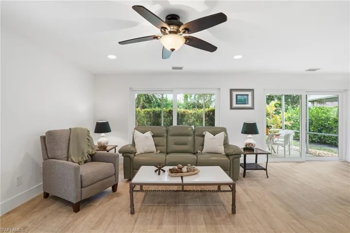 22 Kings Rd A19, Naples, Florida 34112
