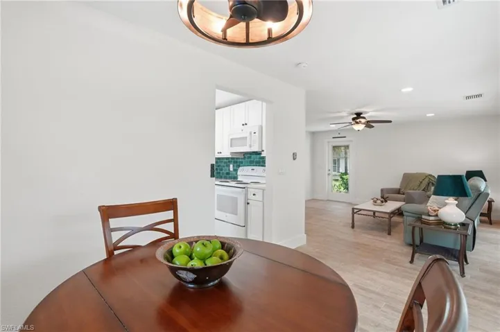 22 Kings Rd A19, Naples, Florida 34112
