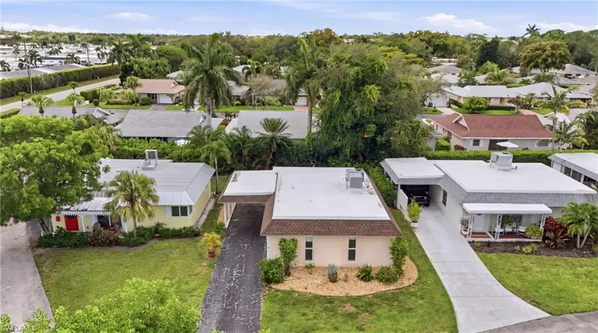 22 Kings Rd A19, Naples, Florida 34112