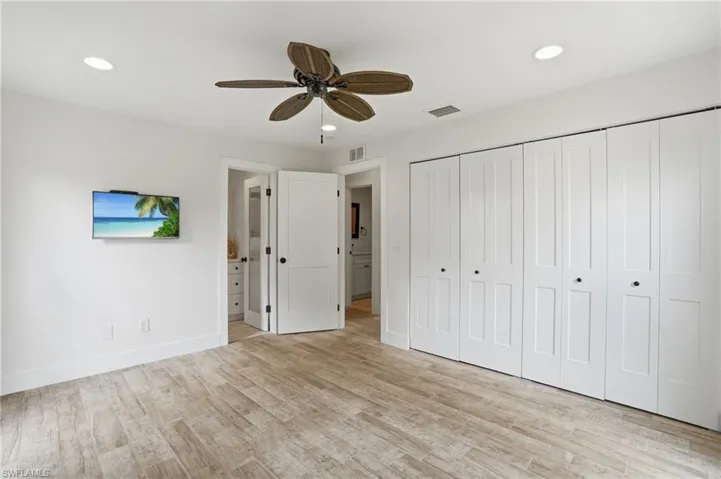 22 Kings Rd A19, Naples, Florida 34112