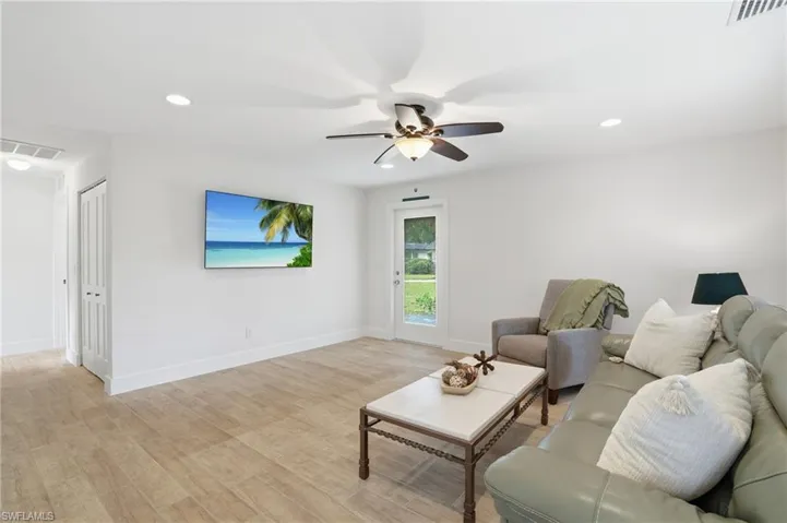 22 Kings Rd A19, Naples, Florida 34112